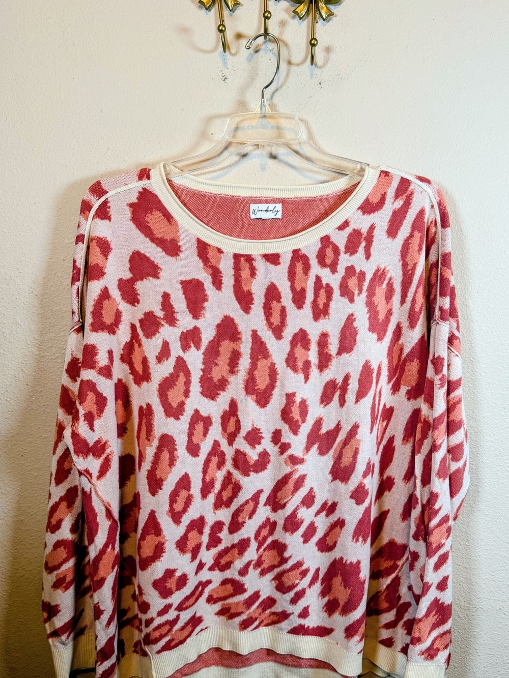 Wonderly Coral/Pink Leopard Print Long Sleeve Sweater. Size 2X/measurements
